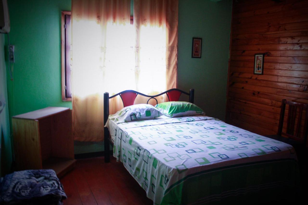 Hostel Haus Puerto Iguazu Bagian luar foto