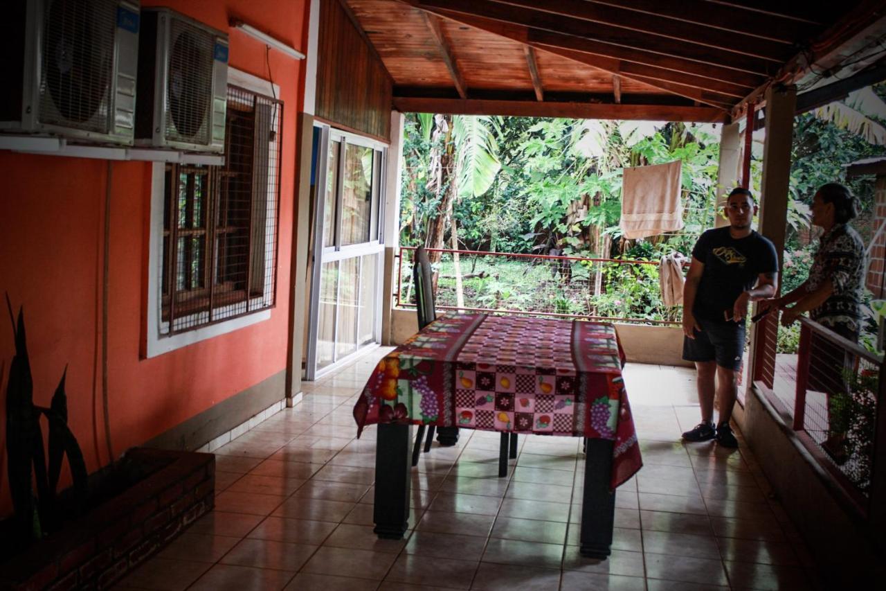Hostel Haus Puerto Iguazu Bagian luar foto