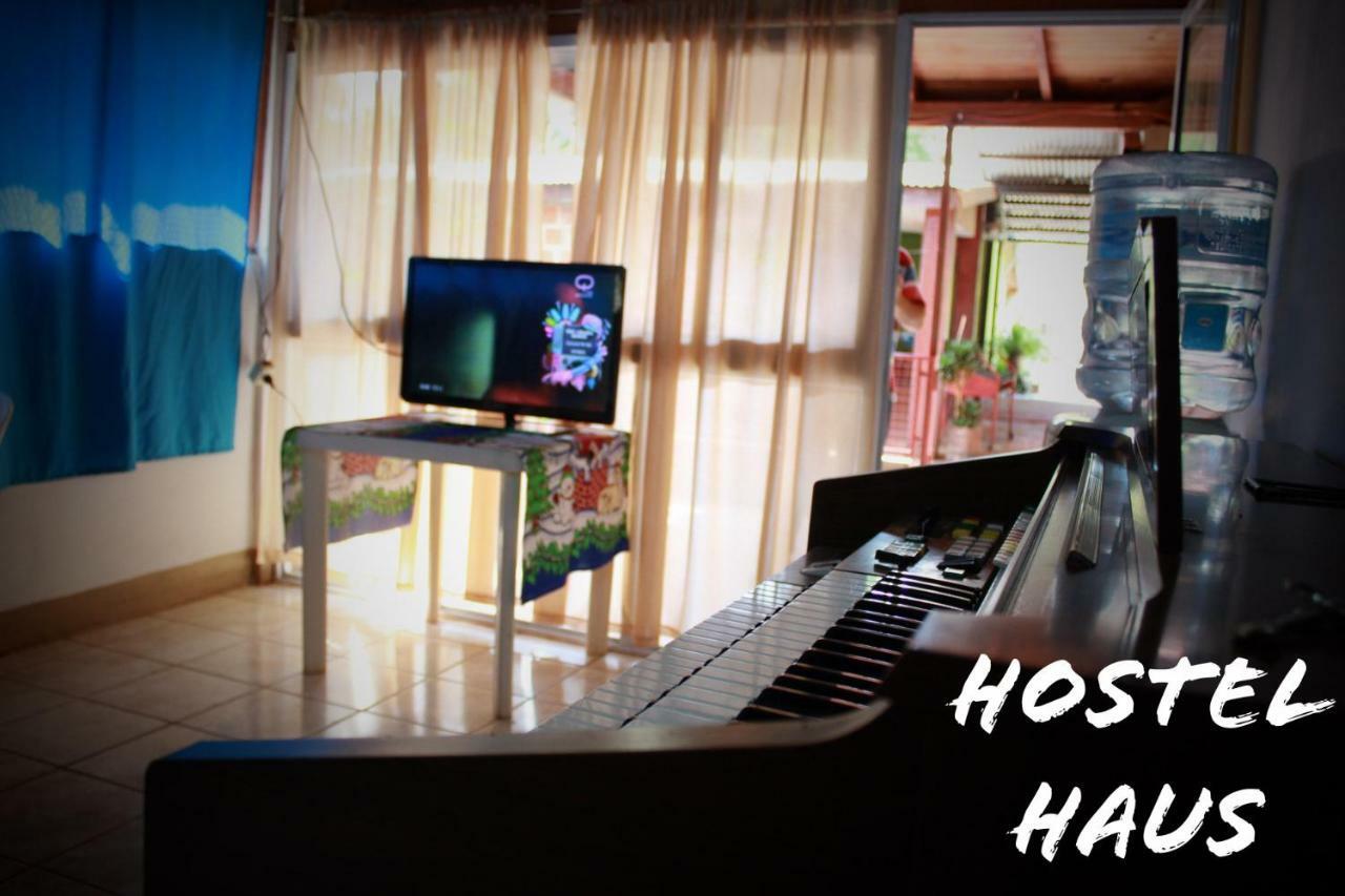 Hostel Haus Puerto Iguazu Bagian luar foto